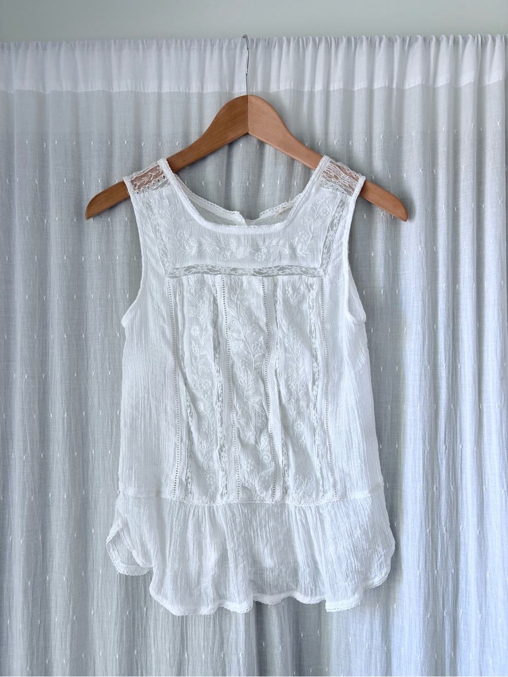 Timing White Lace-Detail Sleeveless Camisole